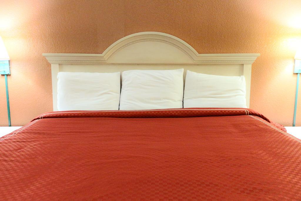 Americas Best Value Inn And Suites Houston Fm 1960 Экстерьер фото