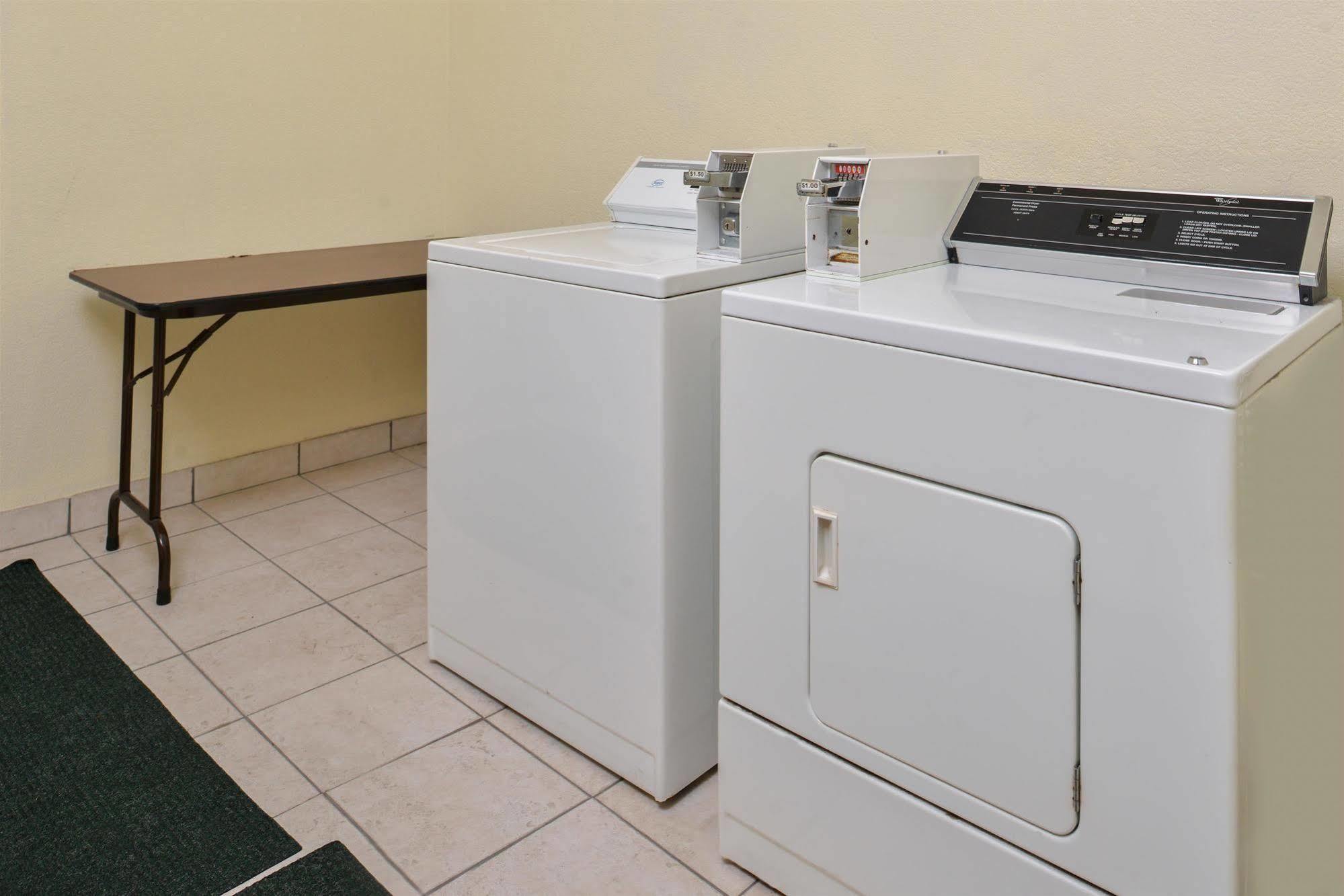 Americas Best Value Inn And Suites Houston Fm 1960 Экстерьер фото